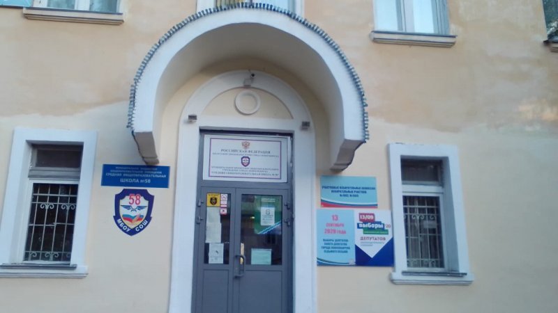 На избирательных участках Заельцовского района продезинфицировали урны после первого голосования