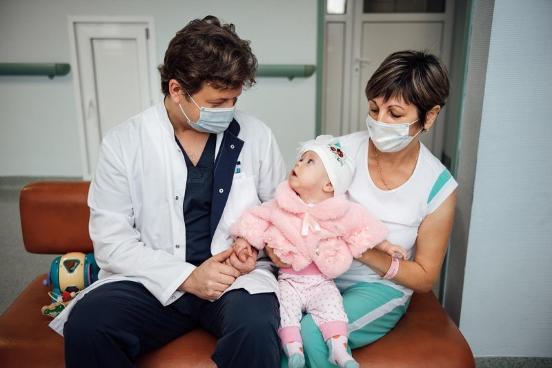 Новосибирские хирурги починили сердце девочке с генетическим заболеванием