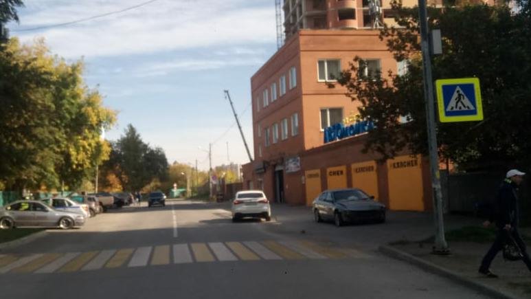 Жительница Новосибирска сбила возле гостиницы несовершеннолетнего 
