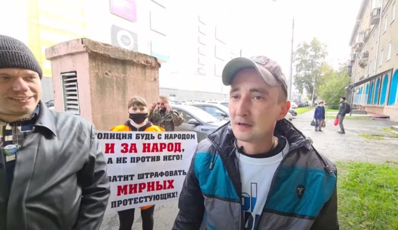 В Новосибирске полицейские отпустили кормившего голубей активиста