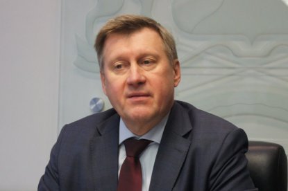 Анатолий Локоть не успевает читать обвинительные заключения на своих подчиненных