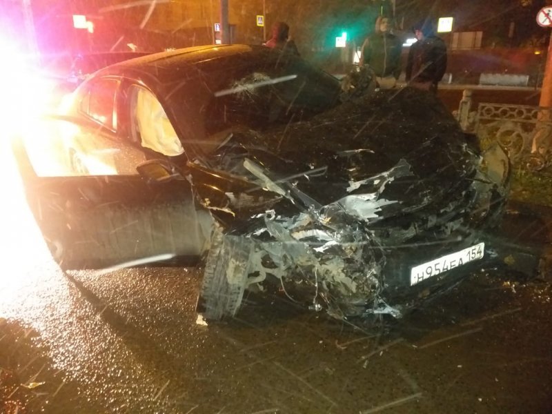 В аварии на Красном проспекте погибла 25-летняя пассажирка