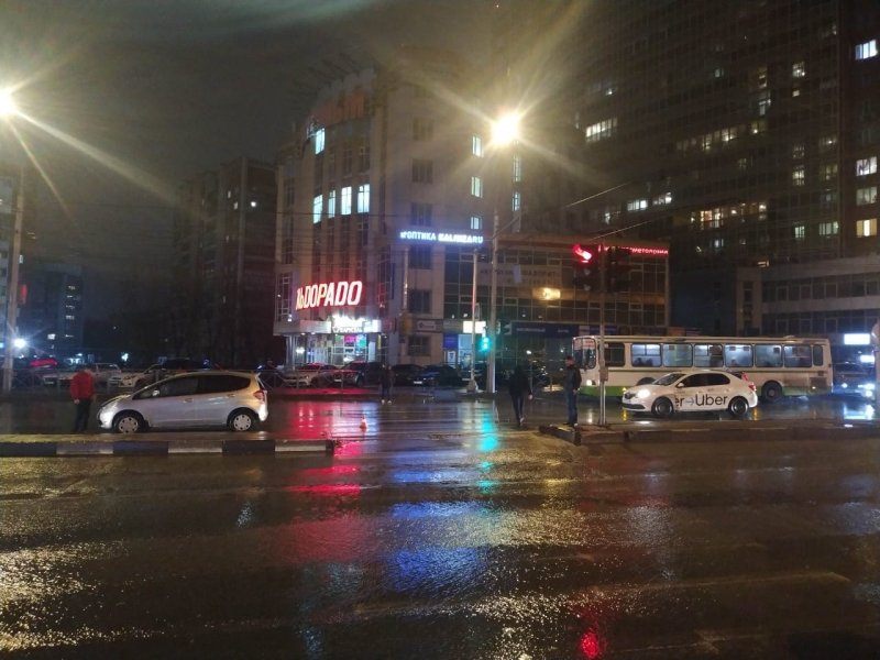 Два ребенка попали в больницу после ночных аварий в Новосибирске