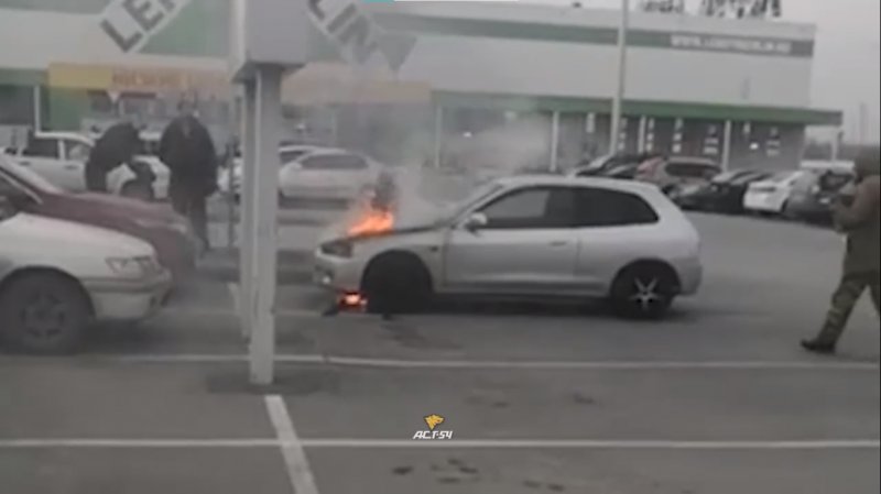Владелец сгоревшего автомобиля на парковке у «Леруа Мерлен» так и не нашелся