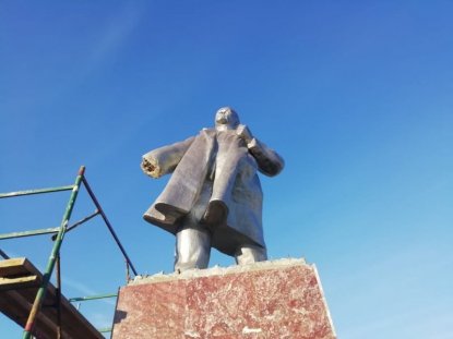 Барабинские вандалы оторвали и украли руку Ленина