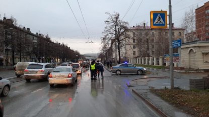 Водитель маршрутки насмерть сбил пенсионерку в Калининском районе