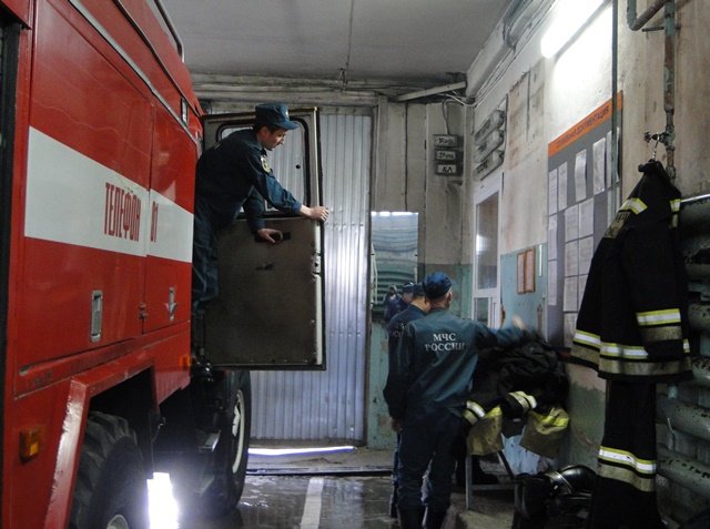 Парилка загорелась в подвале общежития в Новосибирске