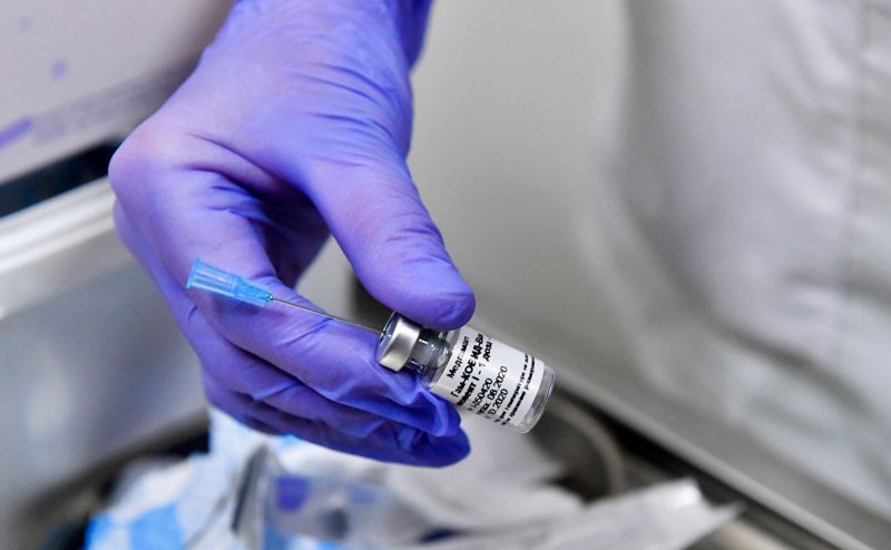 Коронавирус выявлен у добровольцев испытаний вакцины «Спутник V»