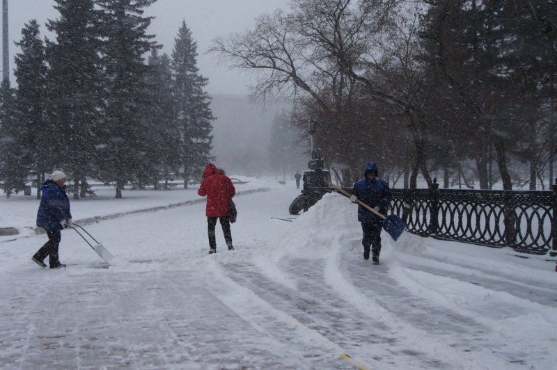 Коронавирус помешал Новосибирску купить новую технику для уборки снега