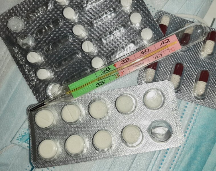Аптеки не нашли обещанный Локтем семидневный запас антибиотика