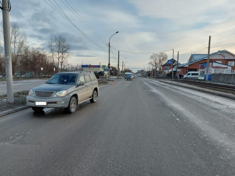 «Лексус» сбил перебегавшего дорогу подростка у бывшего здания суда