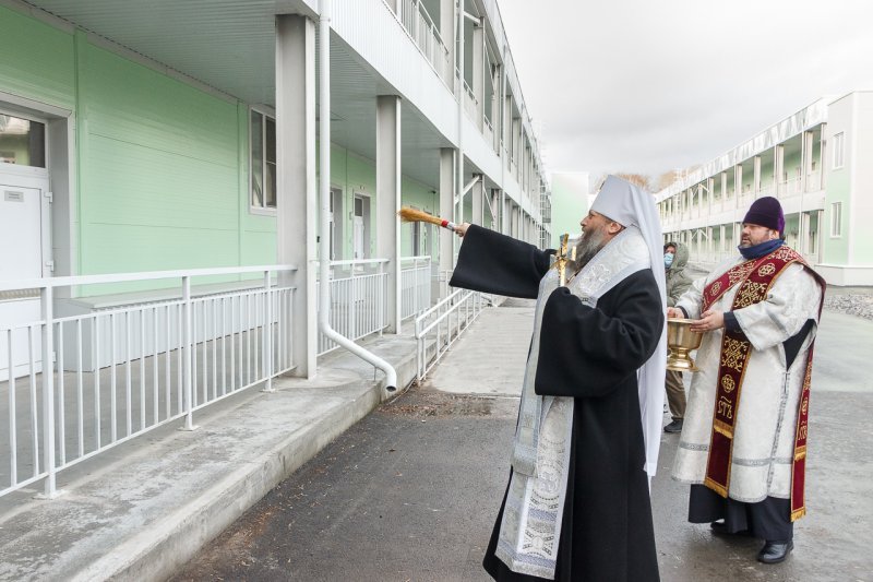 Митрополит освятил ковидный госпиталь Минобороны в Новосибирске