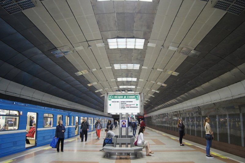 Новосибирское метро будет закрывать свои двери в десять вечера 