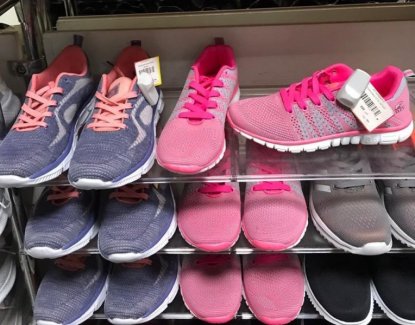 В новосибирском магазине торговали поддельными кроссовками 