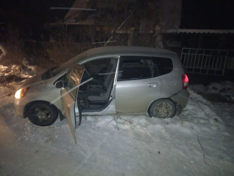 Пьяные подростки избили женщину и угнали ее автомобиль на Первомайке