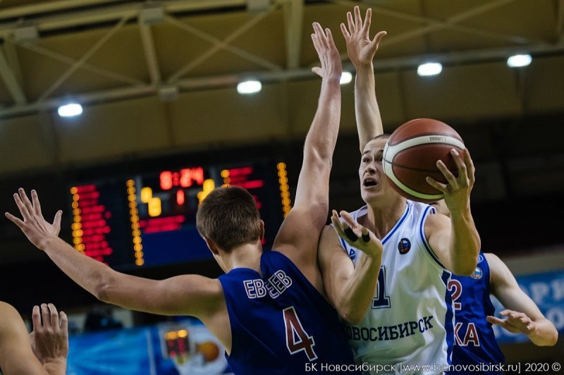 Победа с приключениями: баскетболисты «Новосибирска» взяли верх над второй командой ЦСКА