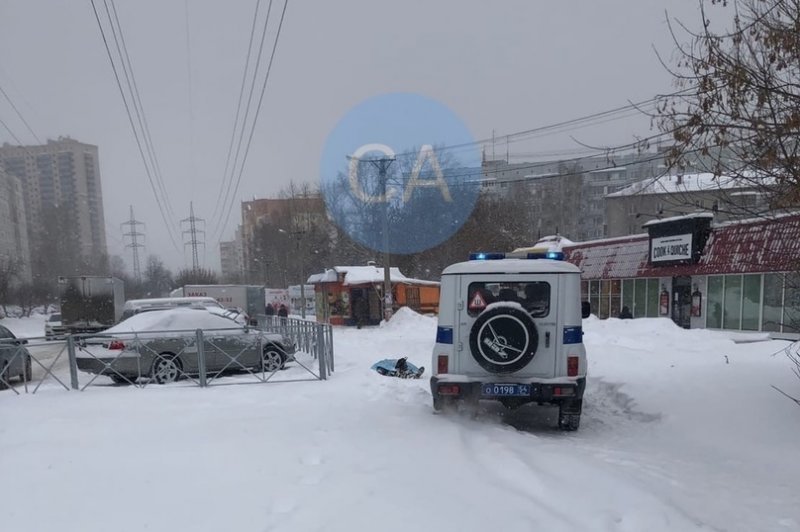 В Академгородке одновременно упали и умерли двое мужчин