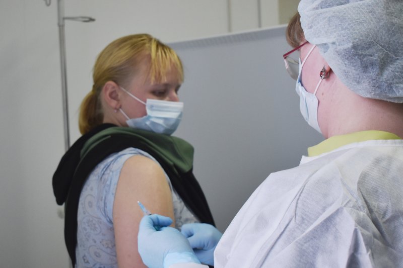 «Если надо – уколюсь!»: как в Тогучине опробовали вакцину «Вектора»