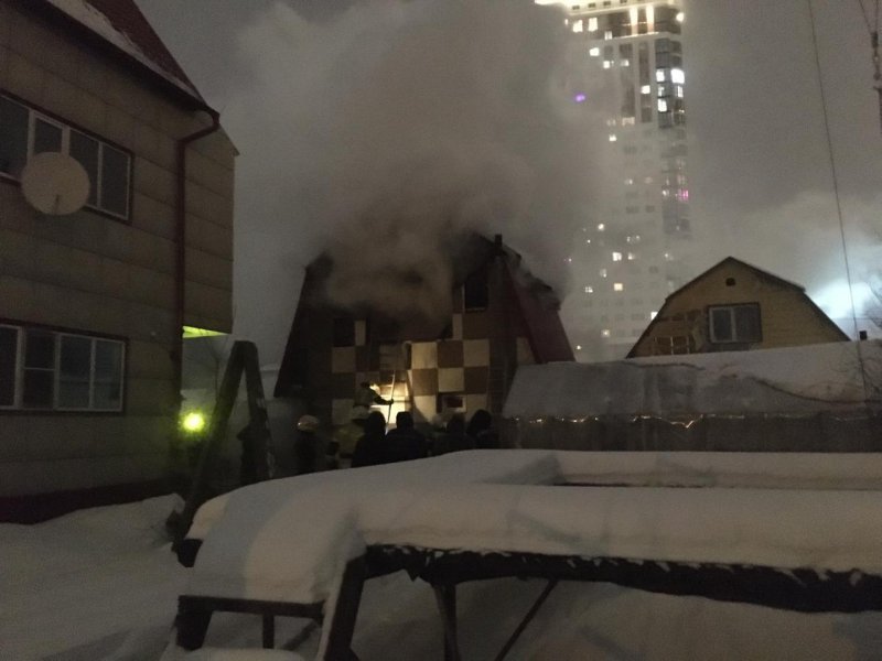 За «Мегой» в Новосибирске поднялся столб дыма