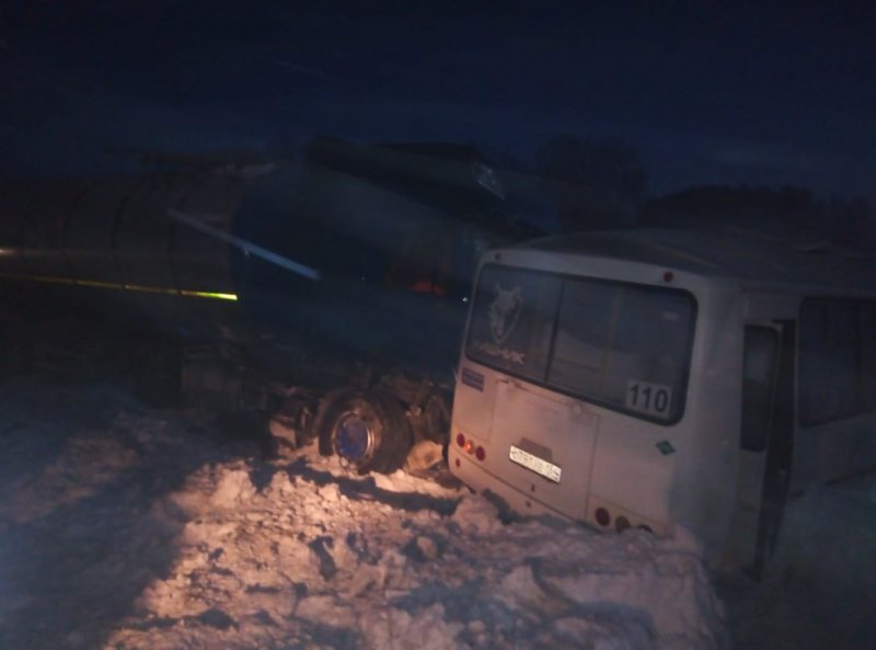 На трассе под Новосибирском при температуре –43 разбился рейсовый автобус