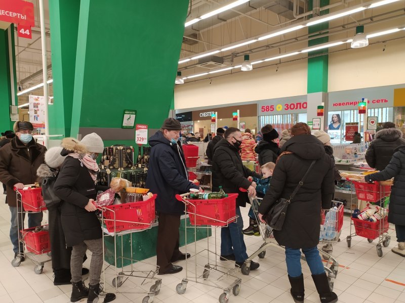 Вопреки COVID-19 новосибирцы массово ринулись за покупками