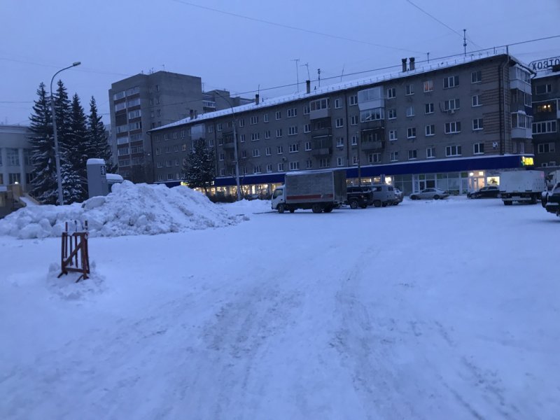 Вандалы ни при чем: почему снежный городок в Первомайке простоял четыре дня
