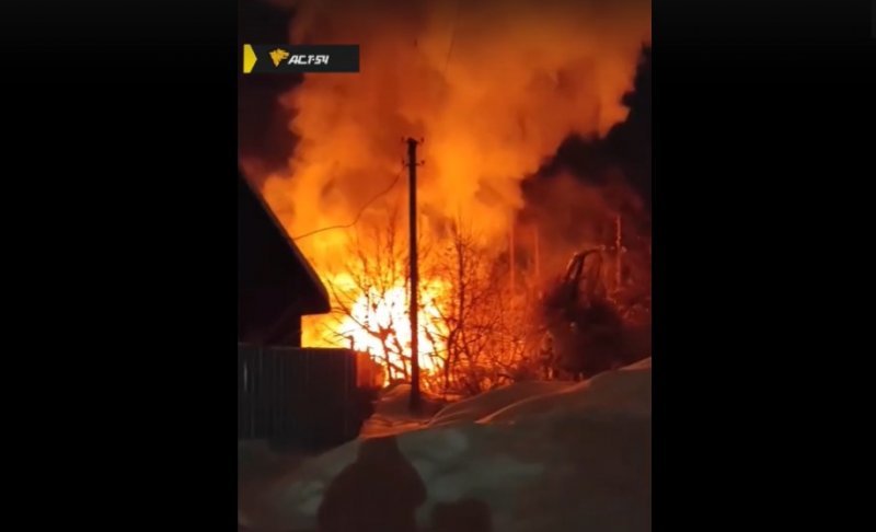 Пожар потушили на турбазе «Бердская заимка»