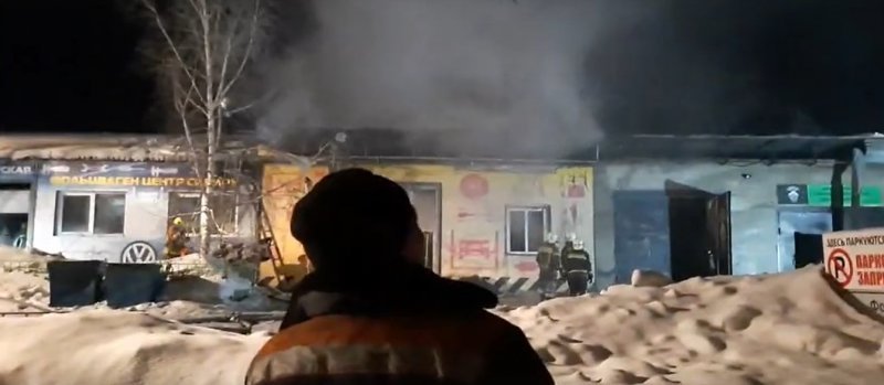 Крупный пожар на СТО ликвидировали в Новосибирске
