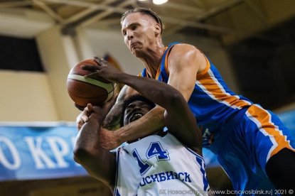 Против лидера пороху у баскетболистов «Новосибирска» хватило лишь на первую половину матча