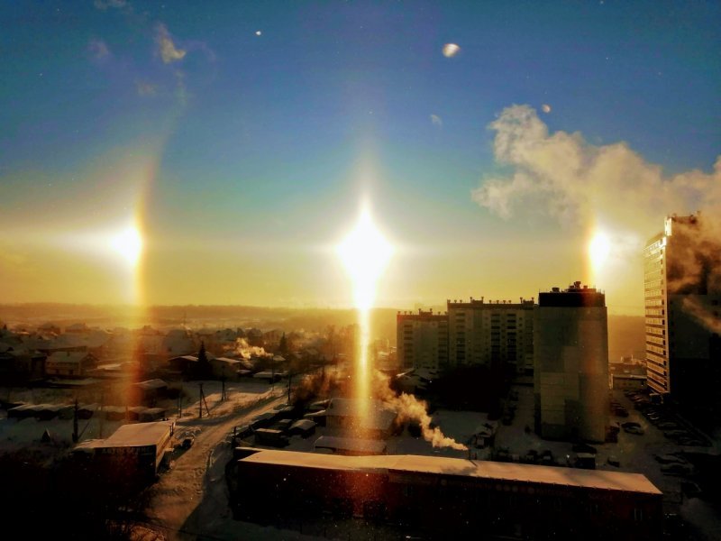 Два ложных солнца: новосибирцы массово постят фото красивого гало