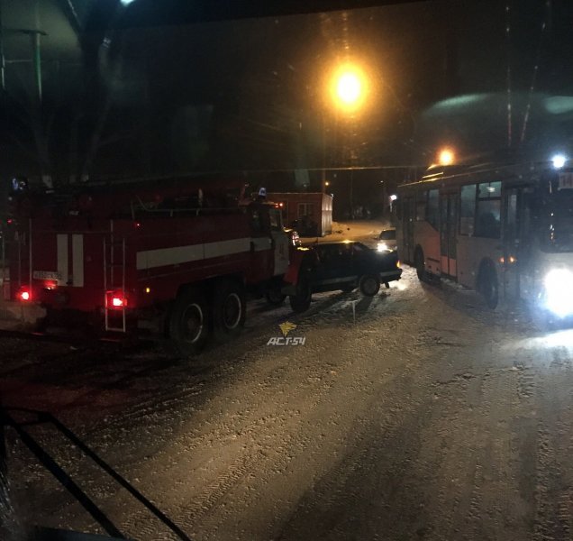 Объезжавшая пробку пожарная машина попала в ДТП
