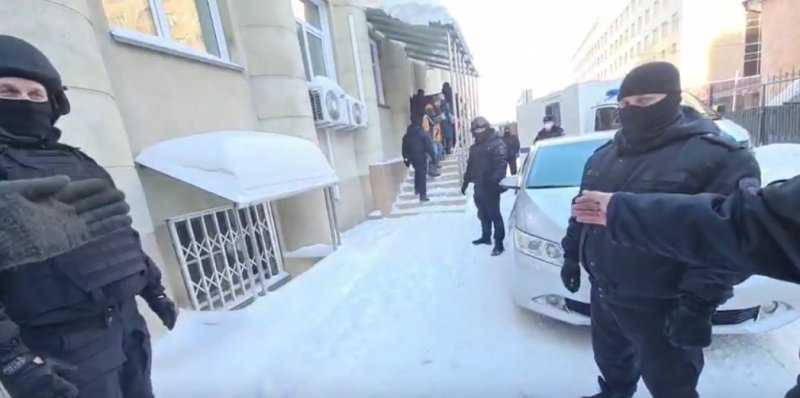 Участников пикета в поддержку Хабаровска в центре Новосибирска задержала полиция