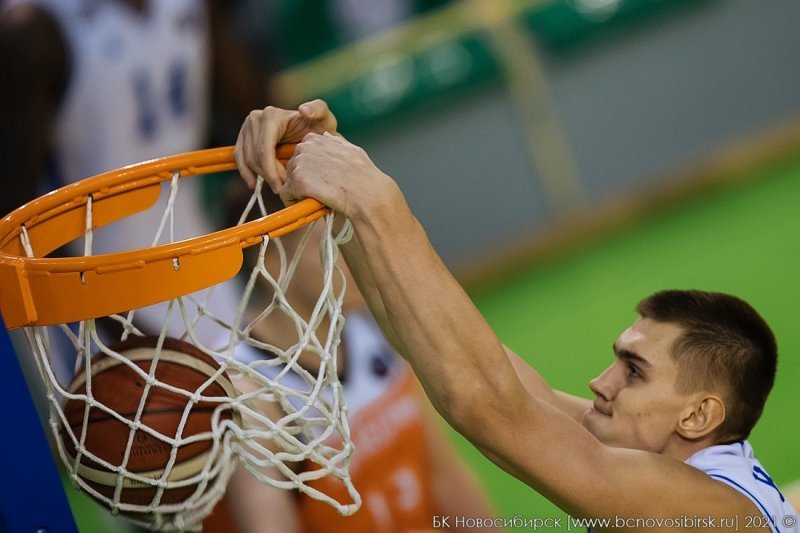 Баскетболисты «Новосибирска» расправились с «Буревестником»