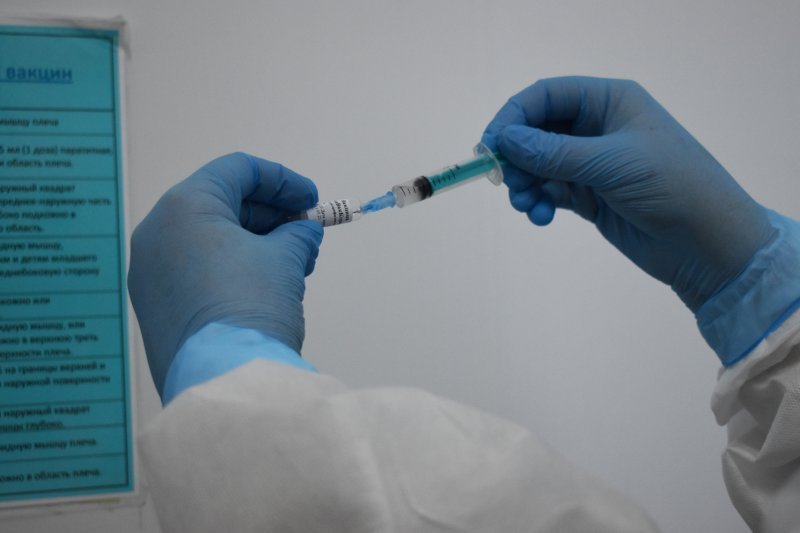 Более 50% поступившей вакцины израсходовали в Новосибирской области
