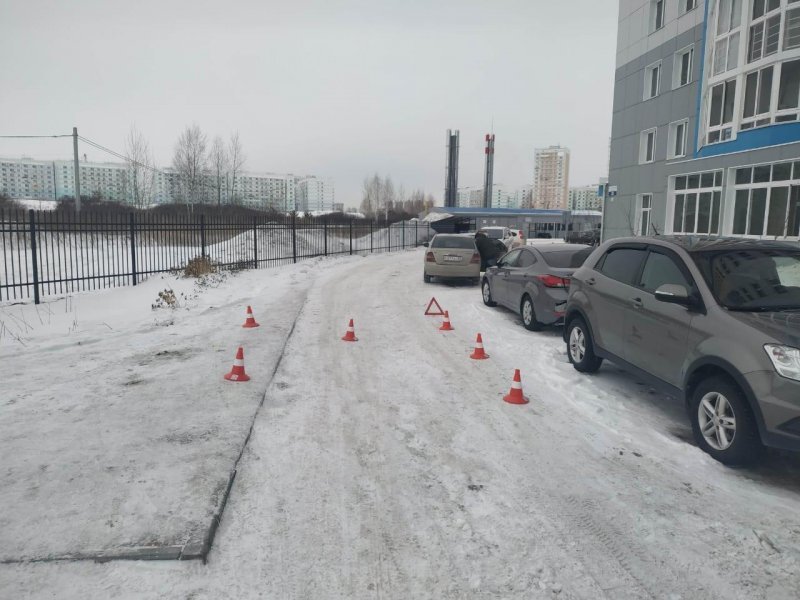 Из-за замечания водитель намеренно сбил женщину с коляской в Новосибирске