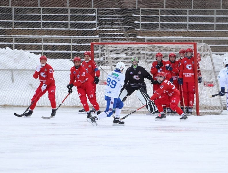 Хоккей с мячом. «Сибсельмаш» терпит поражение в Нижнем Новгороде