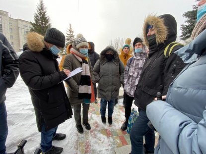 Жители Академгородка просят Генпрокуратуру проверить продажу части сквера на Демакова