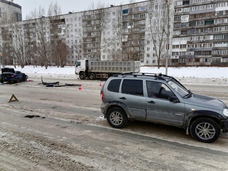 Автолюбительница попала в больницу из-за брошенного на обочине грузовика