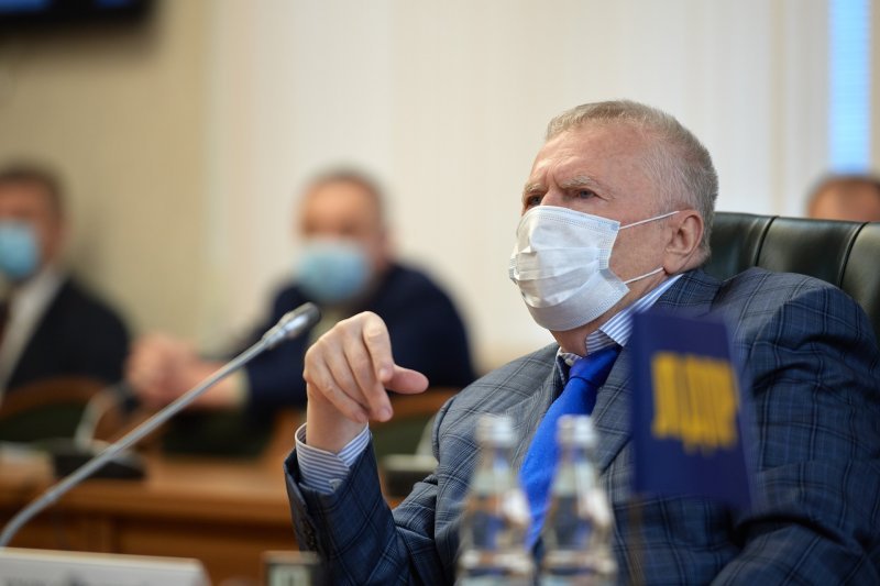 Жириновский осудил новосибирских туристов из-за лихорадки денге
