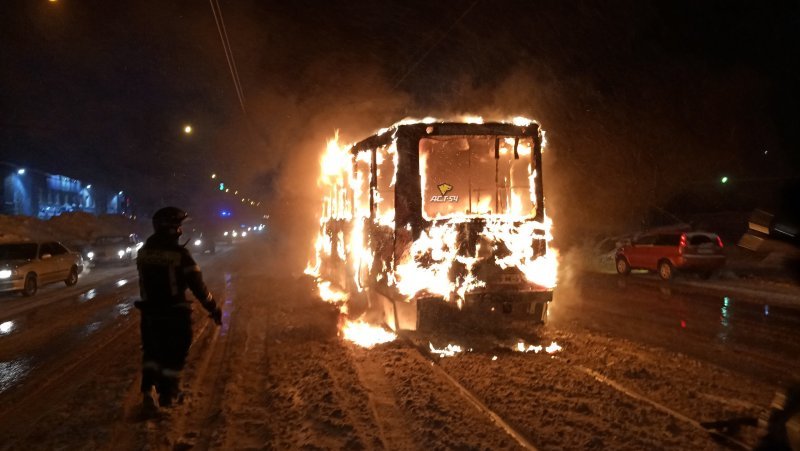 На улице Трикотажной полностью сгорел трамвай