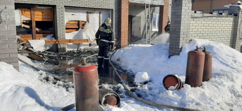 Пожарные предотвратили мощный взрыв в Краснообске