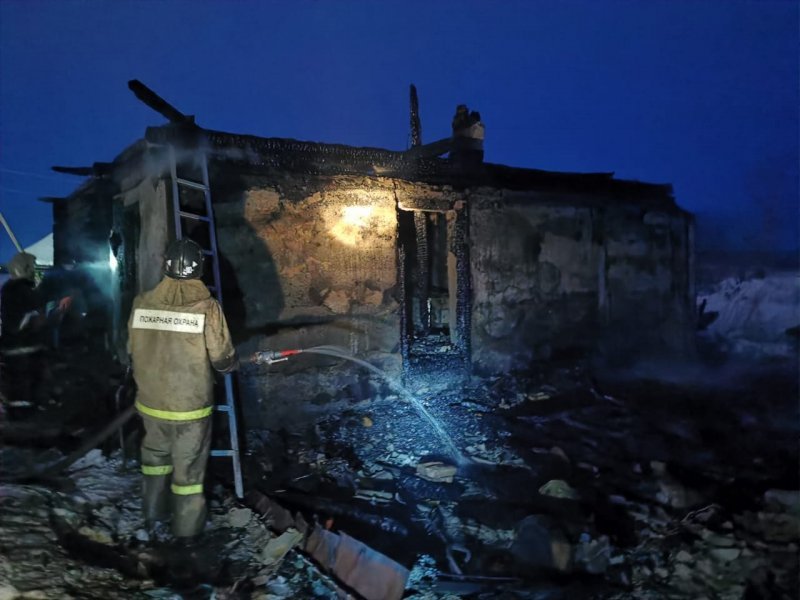 В Сузунском районе в страшном пожаре погибли три человека