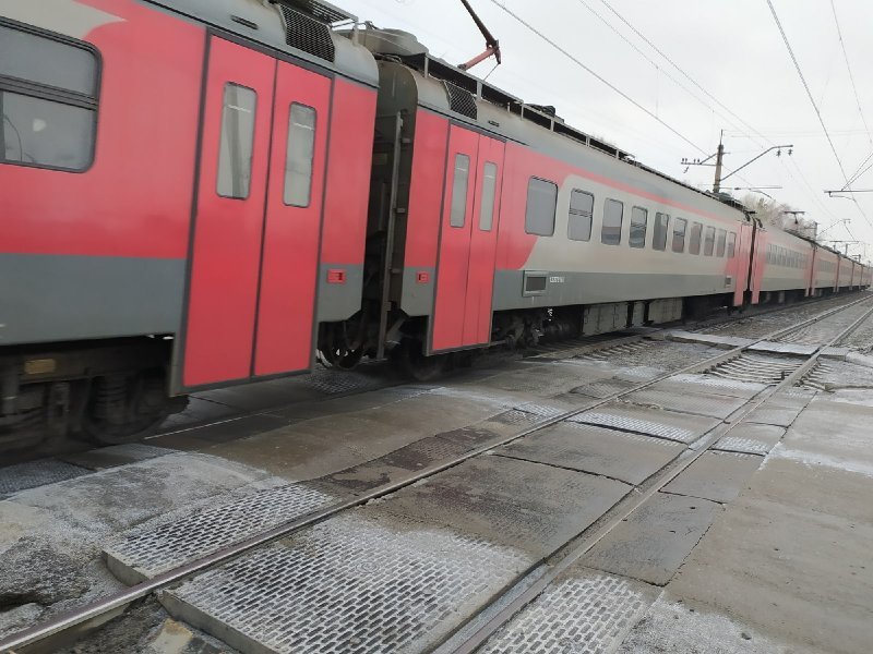 В Новосибирске под поезд кинулась женщина