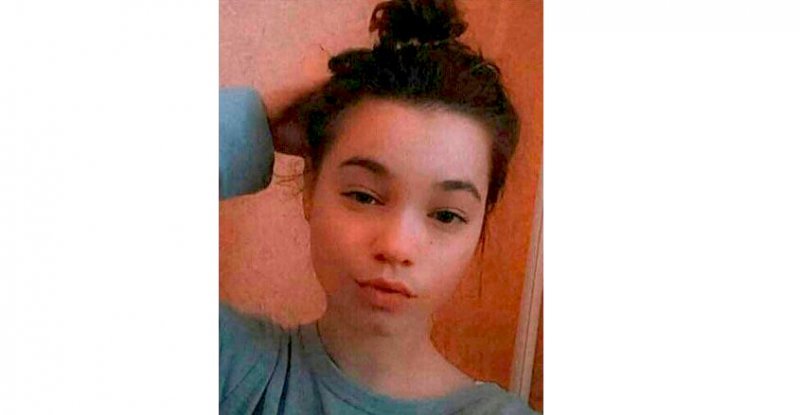 16-летняя девушка в серой шапке со стразами пропала в Новосибирске