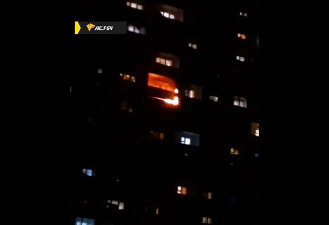 Соседи потушили балкон в 17-этажке на Твардовского