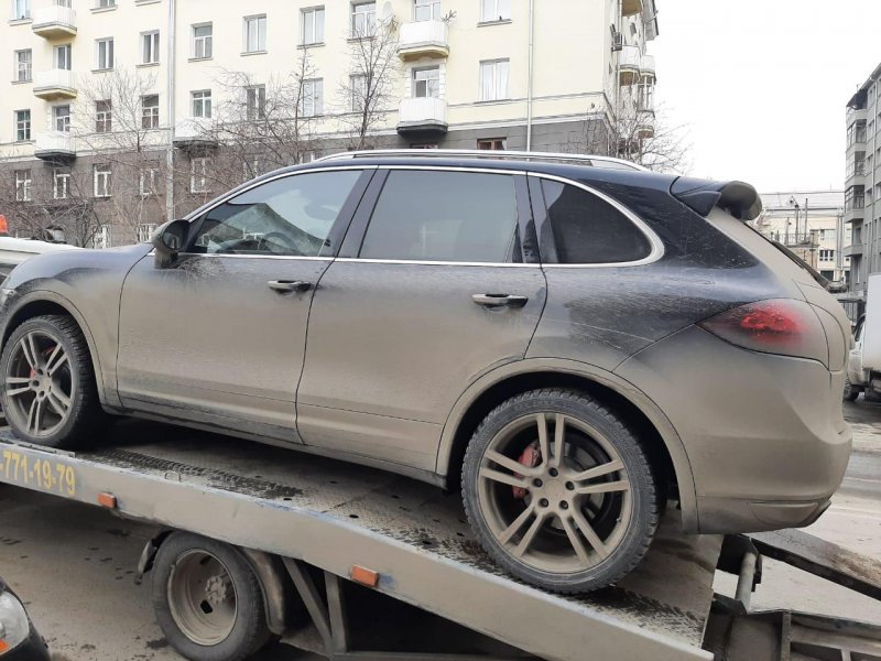 Porsche Cayenne арестовали за долги в Новосибирске
