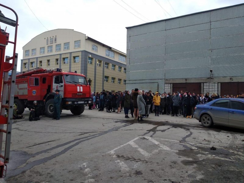 600 человек эвакуировали из горящего студенческого общежития в Новосибирске