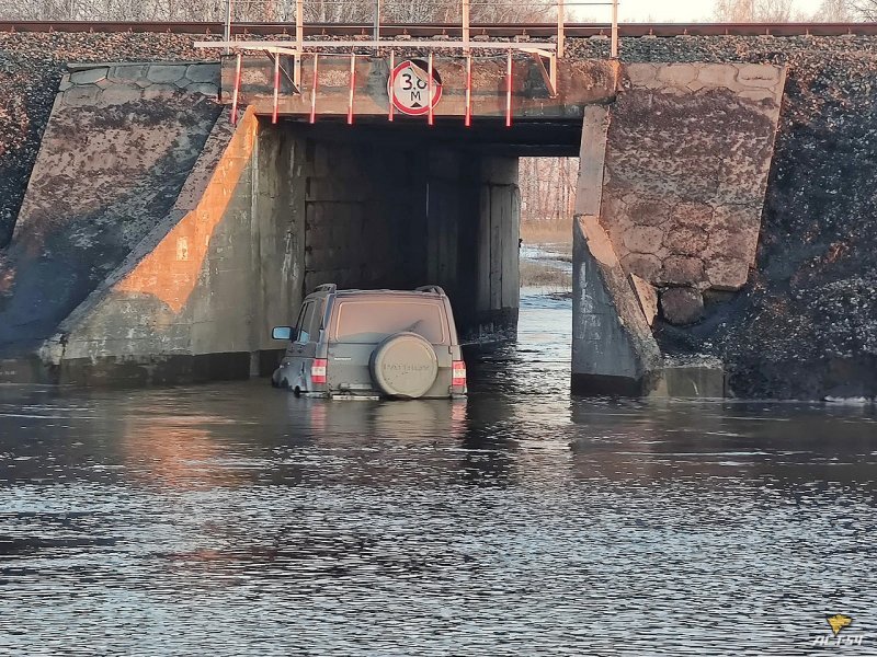 Второй день водой отрезан от мира поселок Красномайский в Новосибирской области