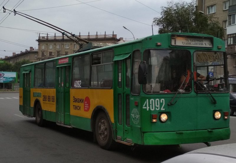 Проезд троллейбусов по Октябрьскому мосту закроют в июне