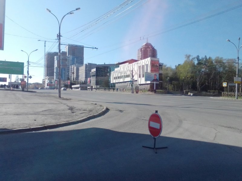К параду готовы: центр Новосибирска перекрыт, а зрителей мало
